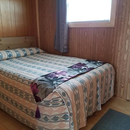 Blue Spruces Cottages Hampton Bagian luar foto