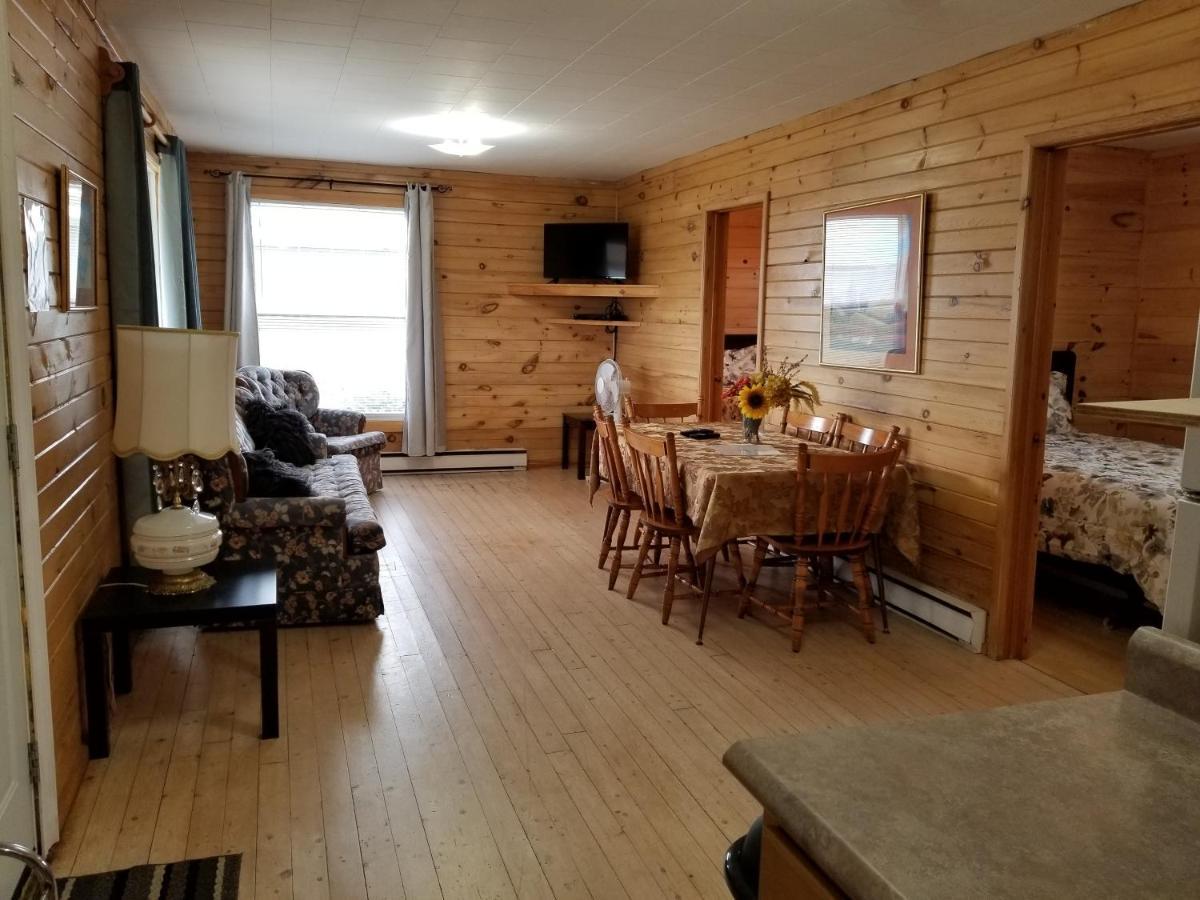 Blue Spruces Cottages Hampton Bagian luar foto