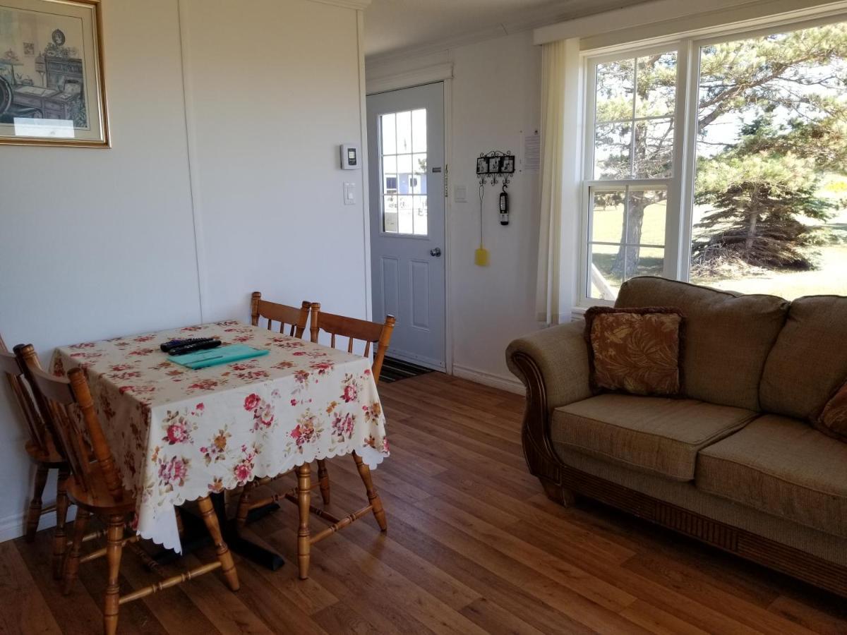 Blue Spruces Cottages Hampton Bagian luar foto