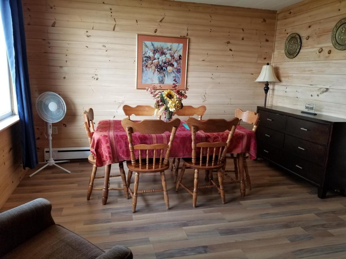 Blue Spruces Cottages Hampton Bagian luar foto