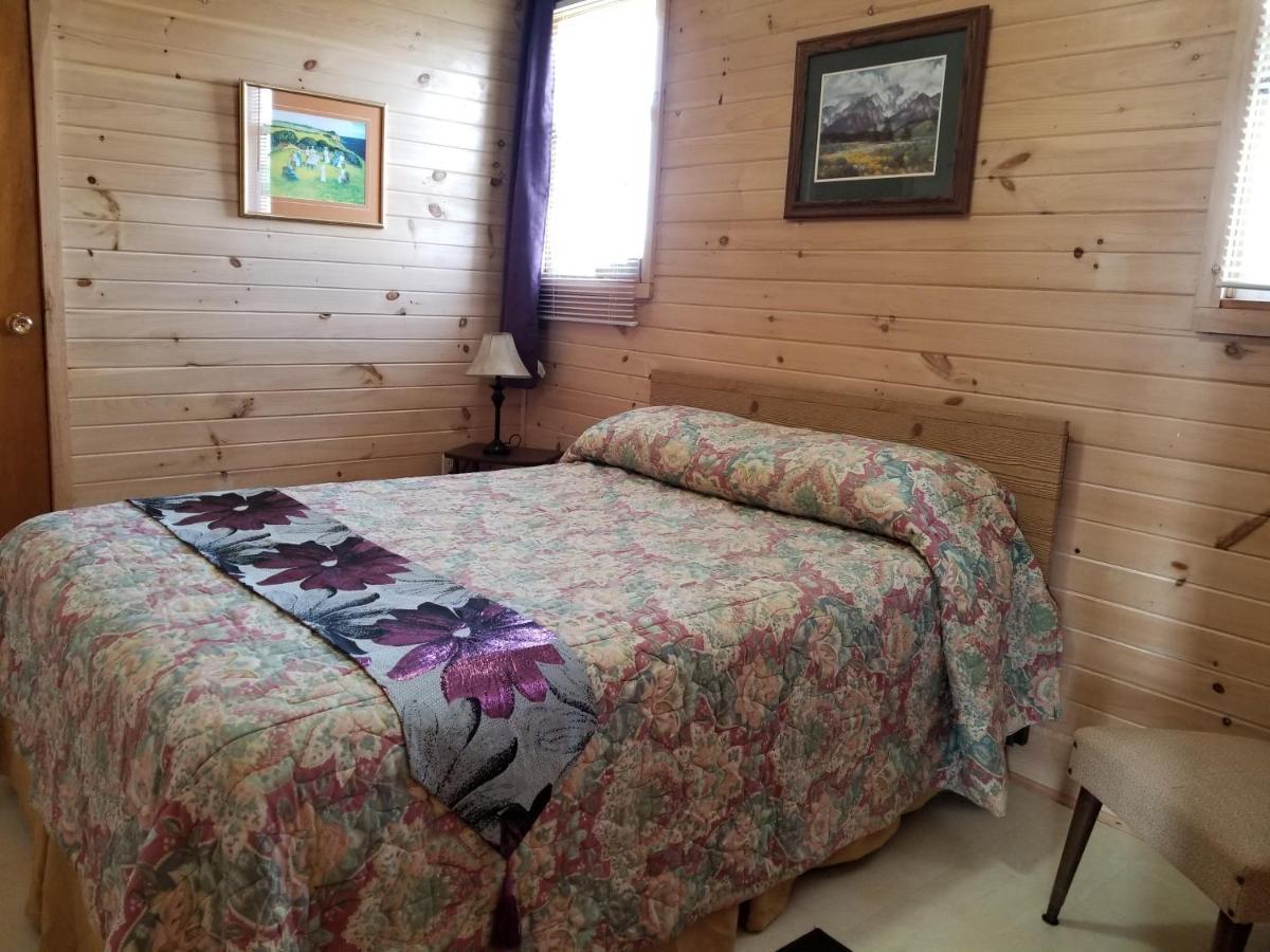 Blue Spruces Cottages Hampton Bagian luar foto