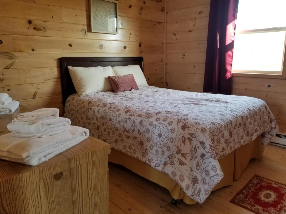 Blue Spruces Cottages Hampton Bagian luar foto
