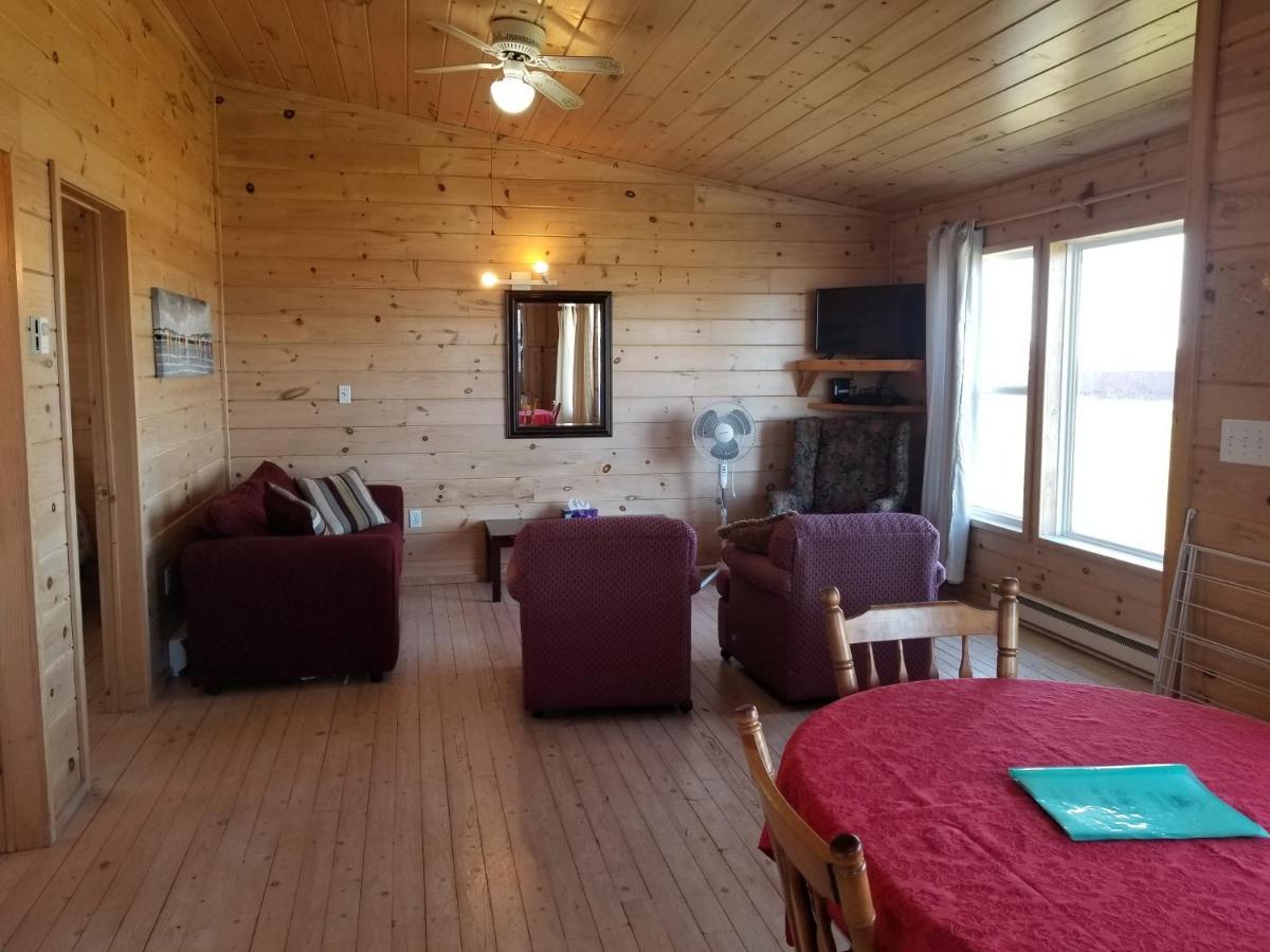 Blue Spruces Cottages Hampton Bagian luar foto