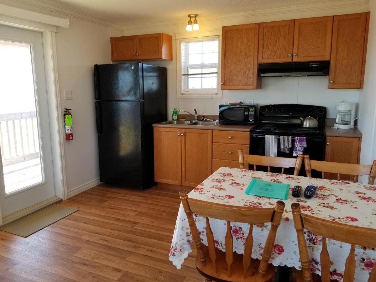 Blue Spruces Cottages Hampton Bagian luar foto