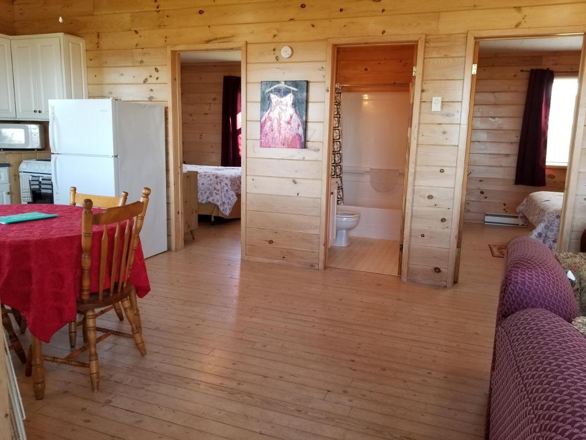Blue Spruces Cottages Hampton Bagian luar foto