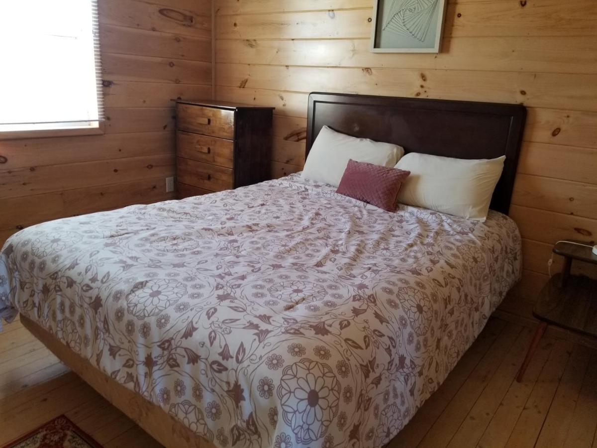 Blue Spruces Cottages Hampton Bagian luar foto