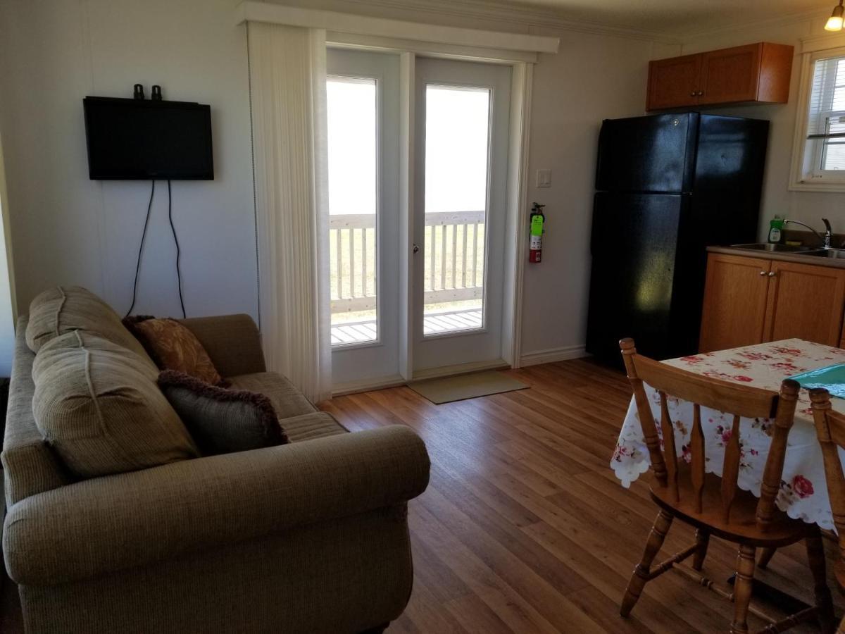 Blue Spruces Cottages Hampton Bagian luar foto