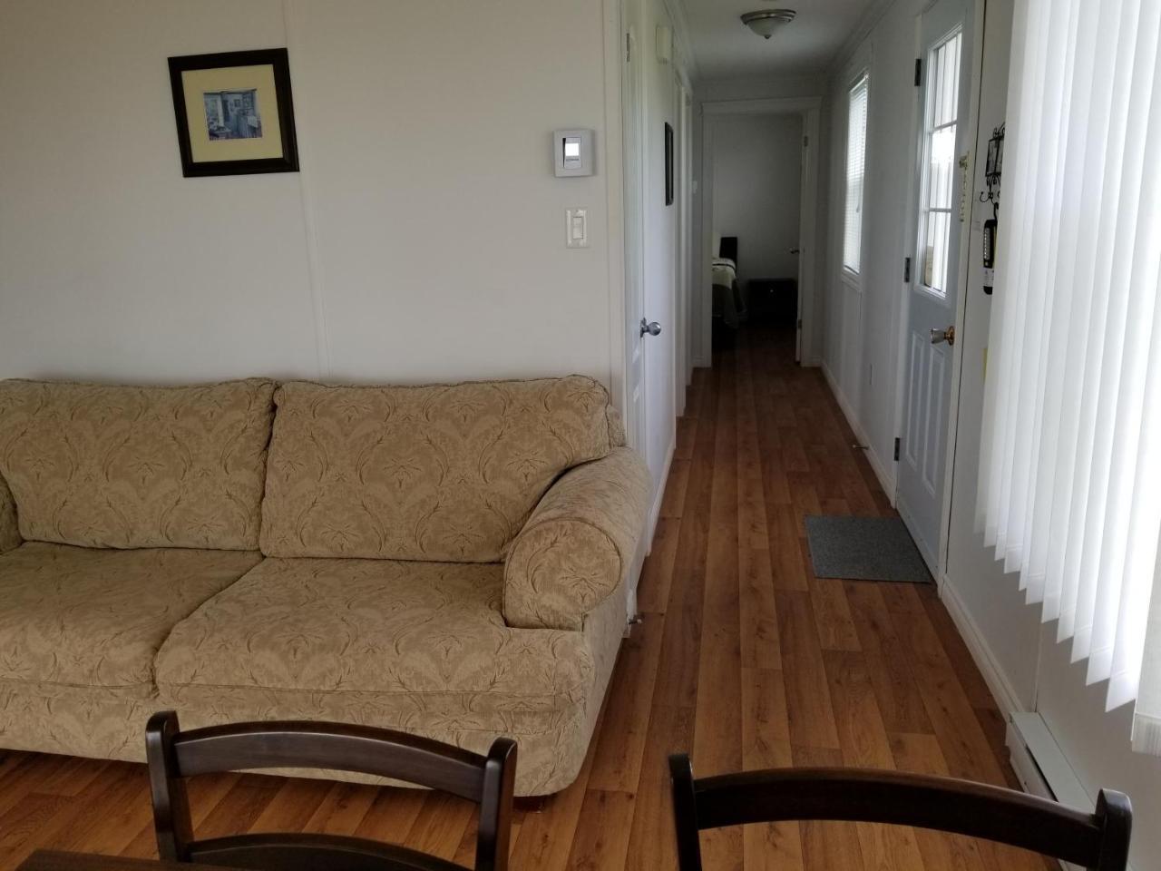 Blue Spruces Cottages Hampton Bagian luar foto