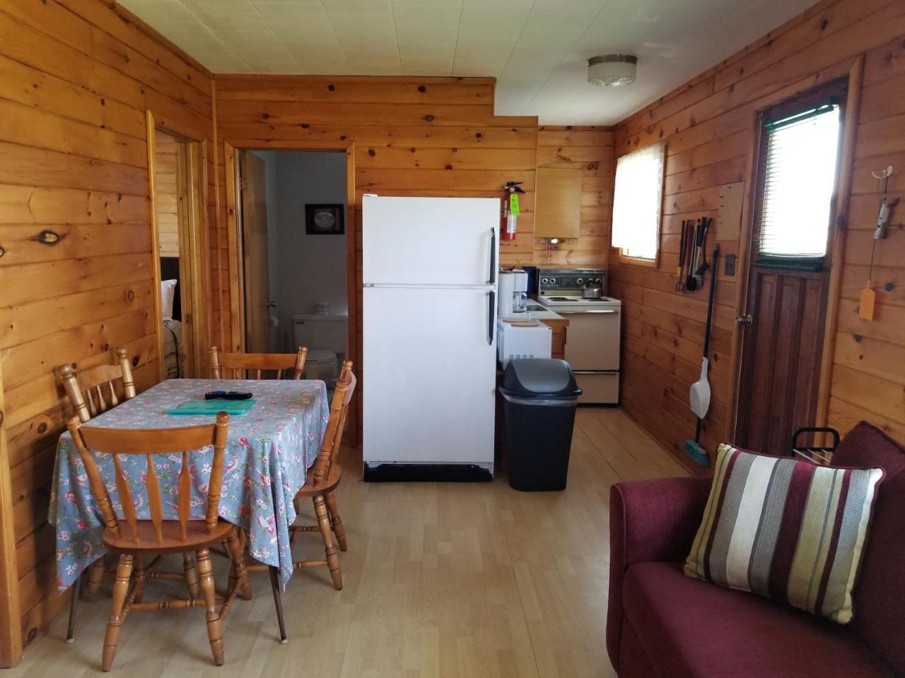 Blue Spruces Cottages Hampton Bagian luar foto