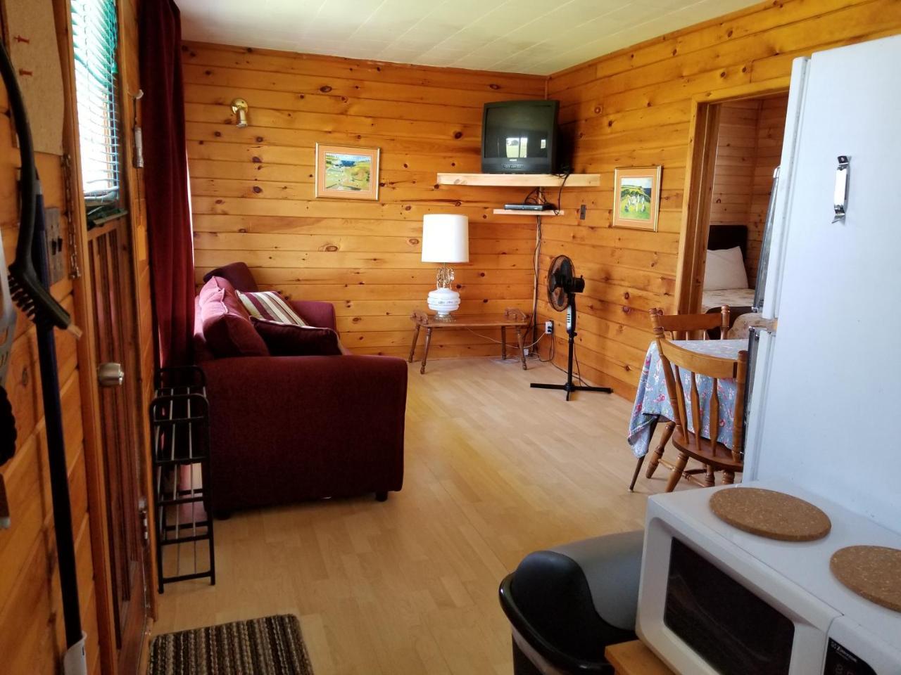 Blue Spruces Cottages Hampton Bagian luar foto
