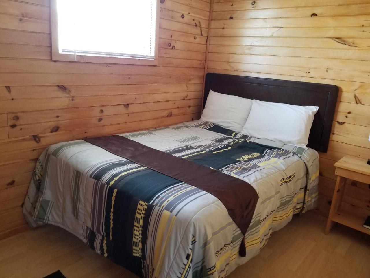 Blue Spruces Cottages Hampton Bagian luar foto