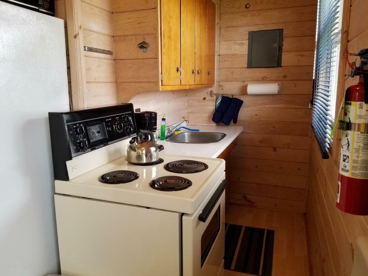 Blue Spruces Cottages Hampton Bagian luar foto