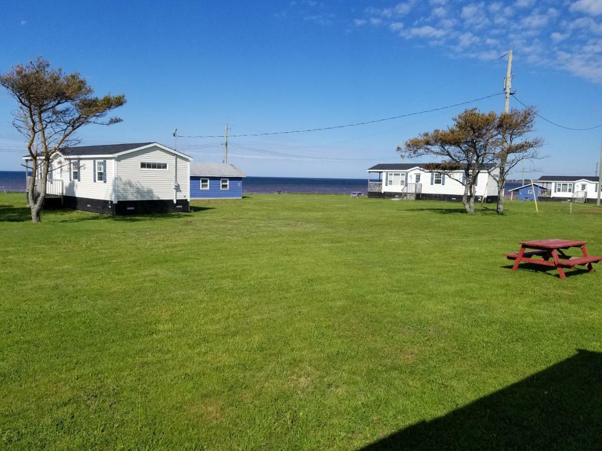 Blue Spruces Cottages Hampton Bagian luar foto