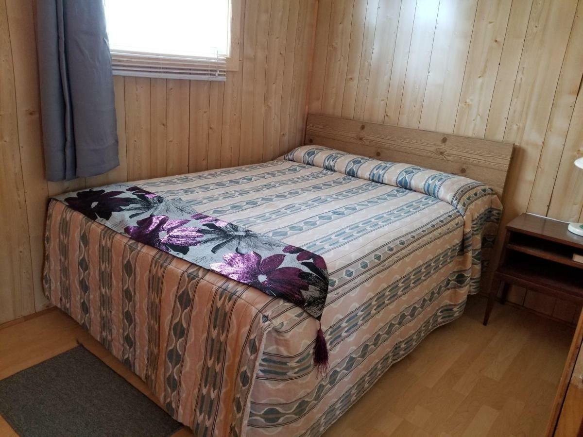Blue Spruces Cottages Hampton Bagian luar foto