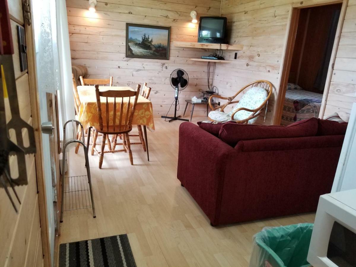Blue Spruces Cottages Hampton Bagian luar foto